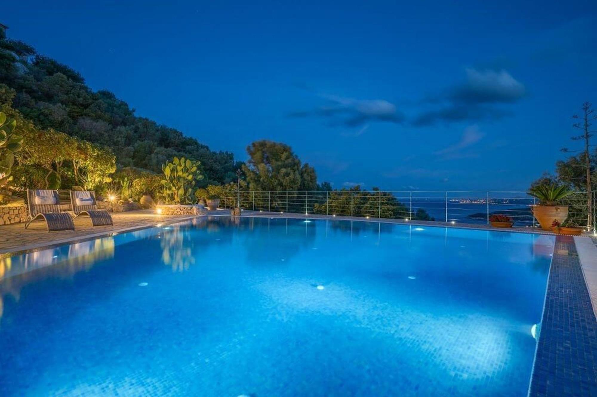 Meloneras Luxury Retreat In Gran Canaria Private Heated Pool Beautiful Terrace Bbq Short Distance From Meloneras And Mapalomas Beach, Villa Las Palmas de Gran Canaria